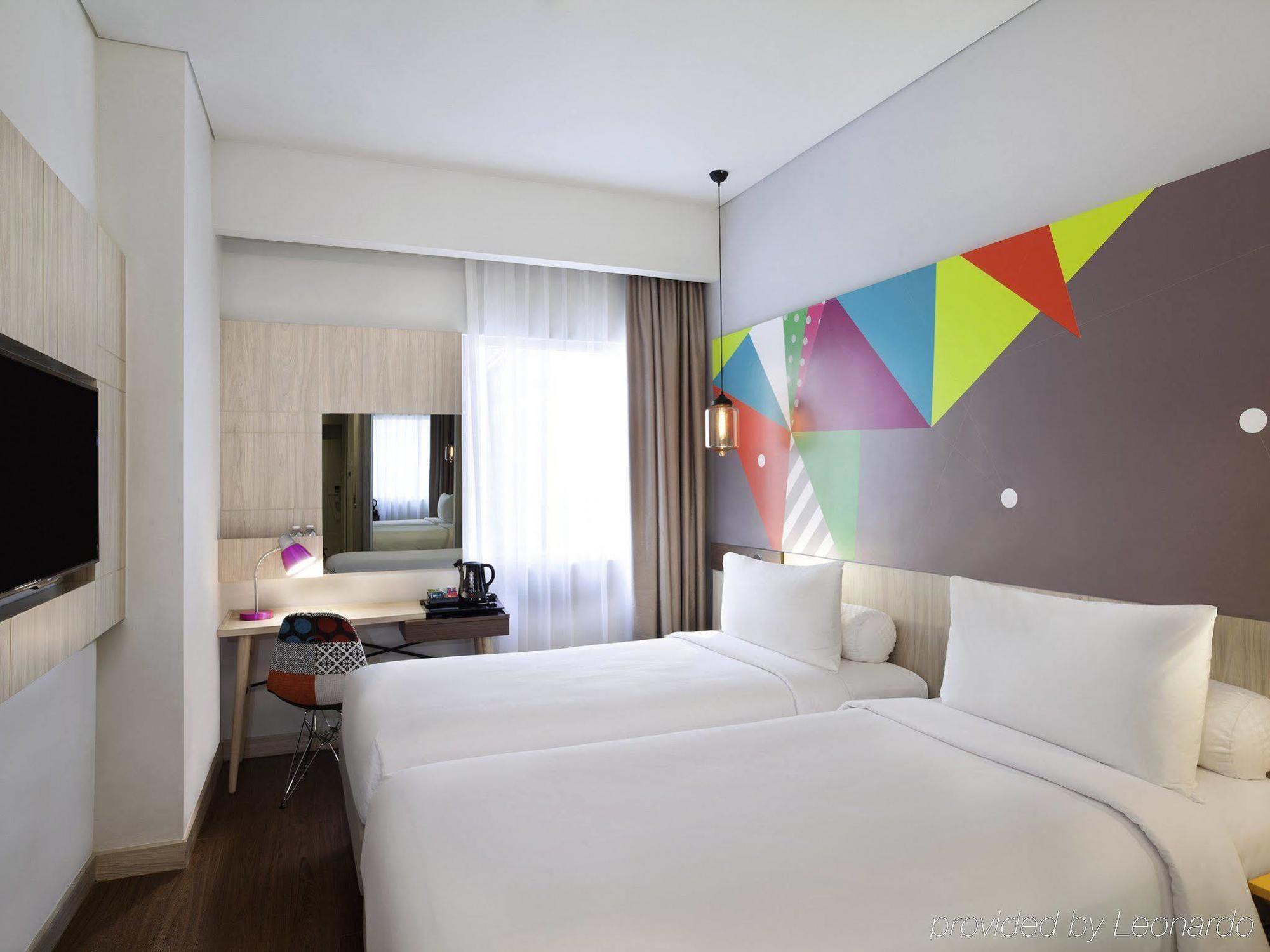 Ibis Styles Jakarta Sunter Exterior foto